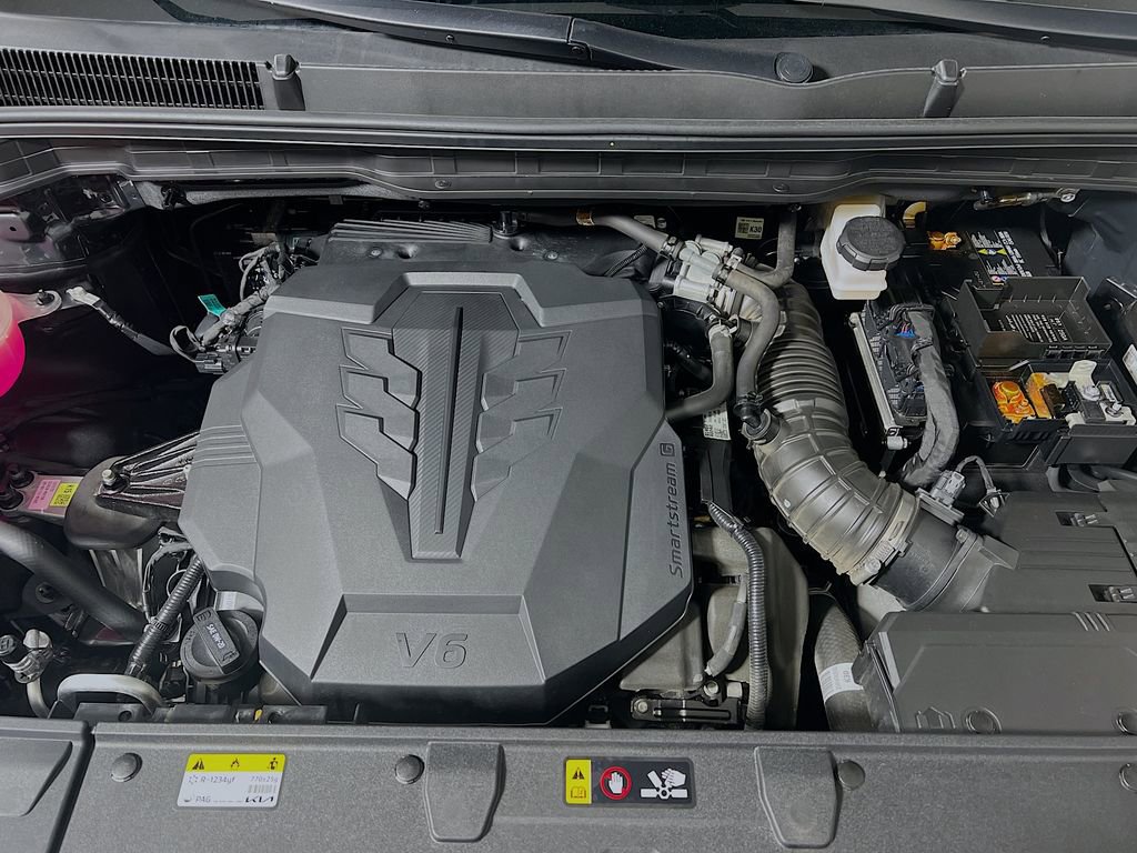 Used 2025 Kia Carnival FWD image 28