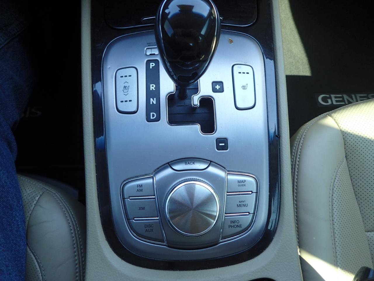 Used 2011 Hyundai Genesis 4.6 RWD image 22