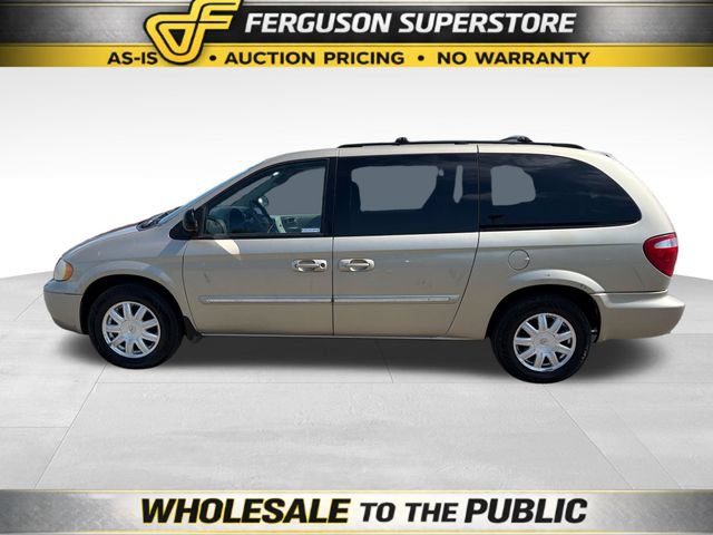 Used 2006 Chrysler Town & Country Touring FWD image 4