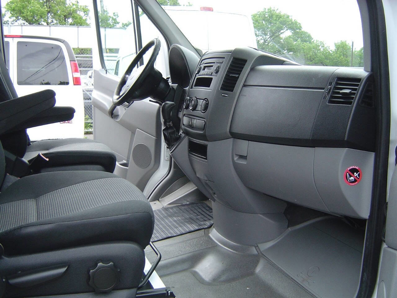Used 2013 Freightliner Sprinter 3500 RWD image 9