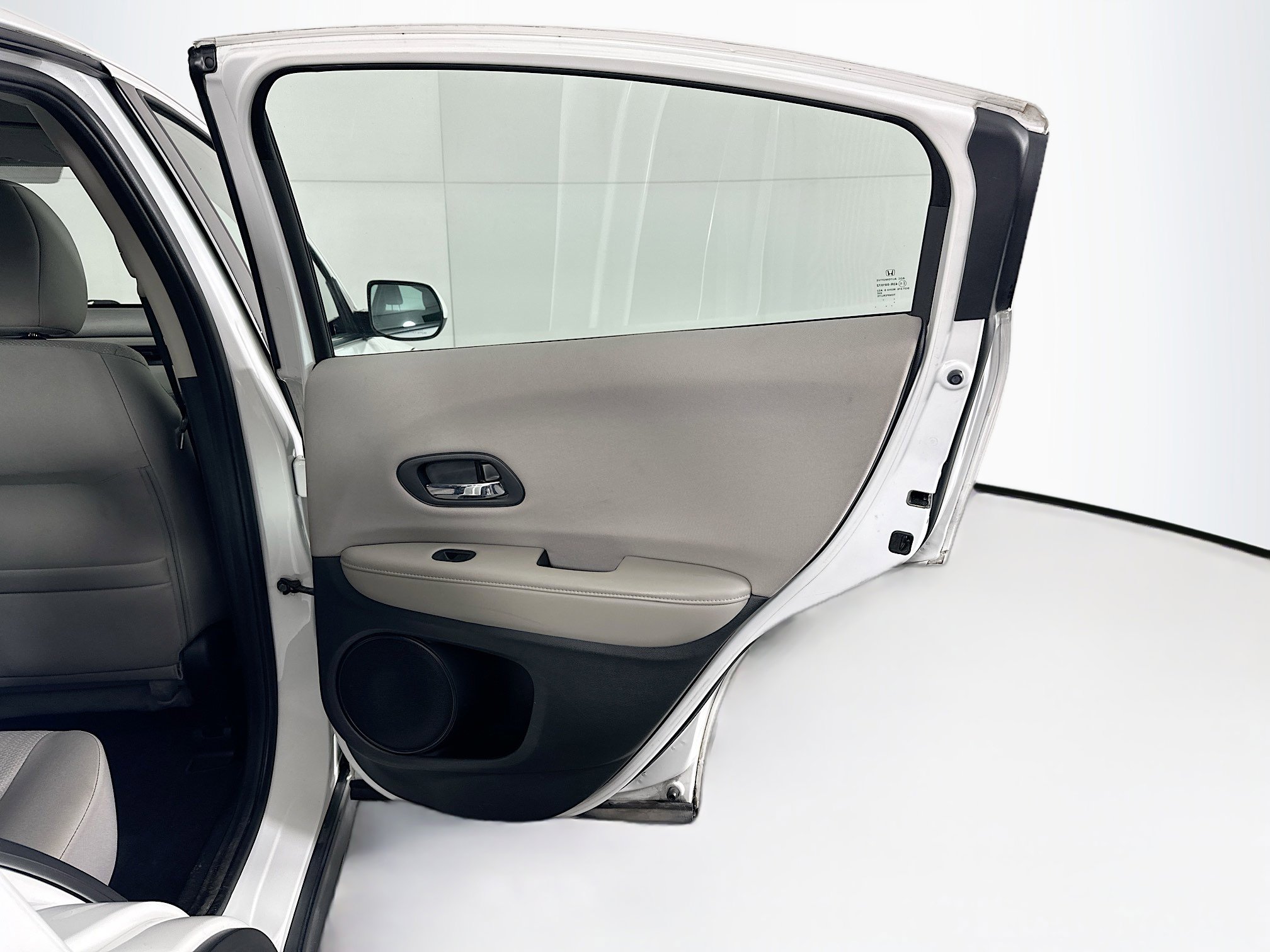 Used 2016 Honda HR-V LX image 27