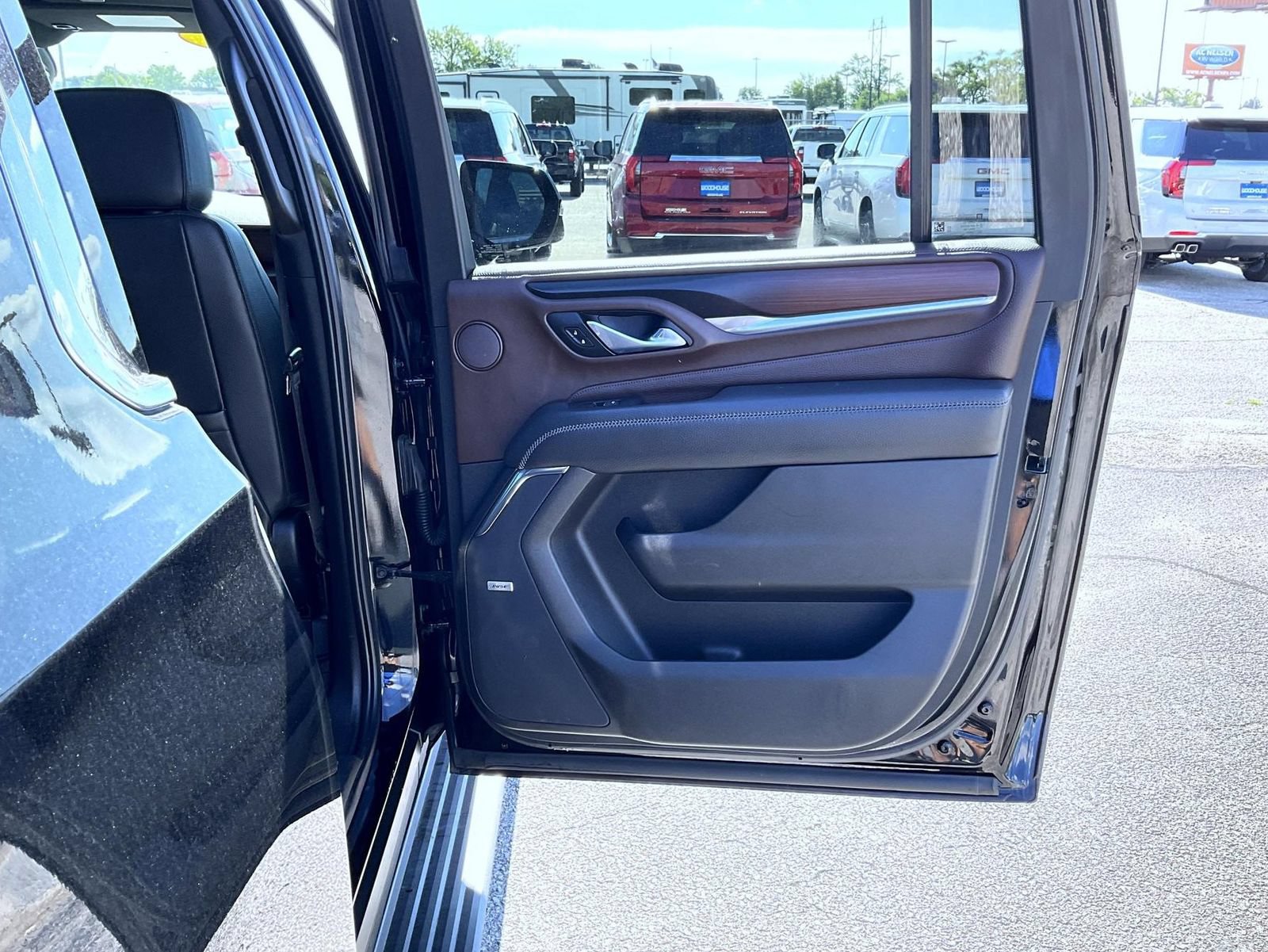 Certified 2022 GMC Yukon XL Denali w/ Denali Premium Package AWD/4WD image 17