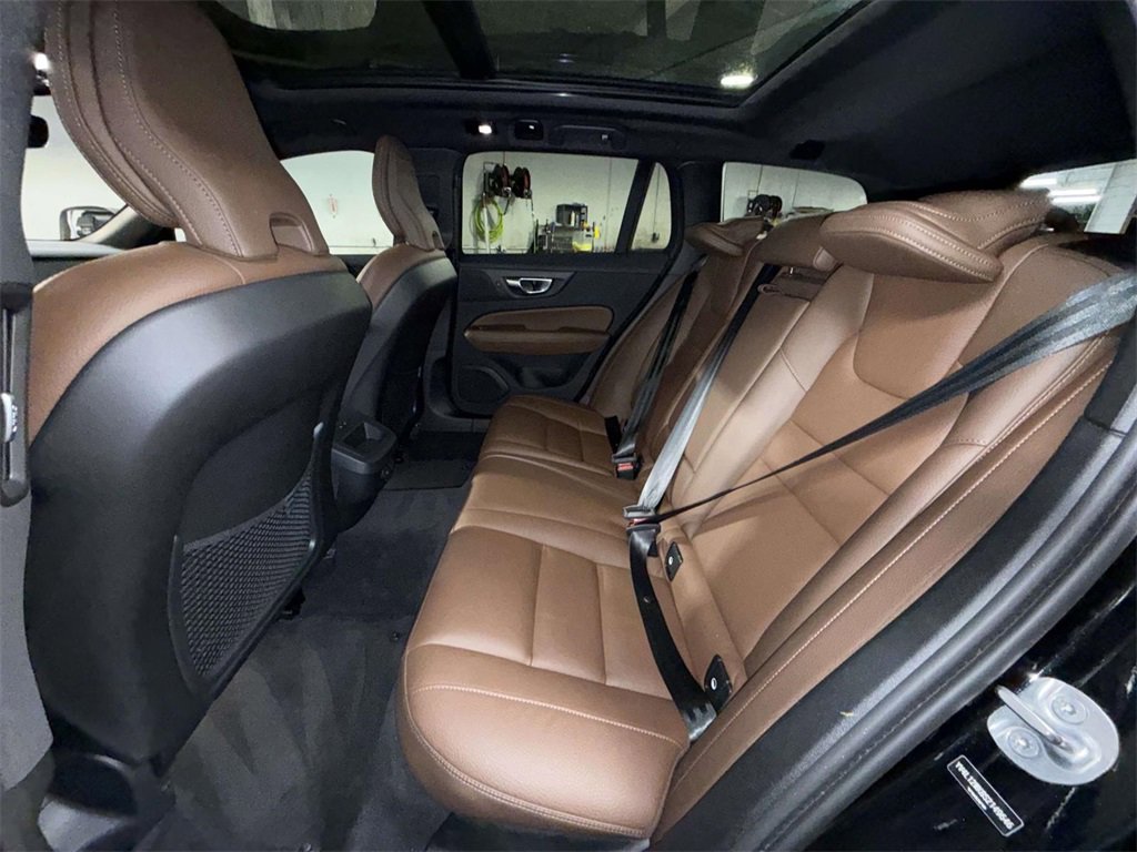 Used 2025 Volvo V60 B5 Cross Country Plus image 19
