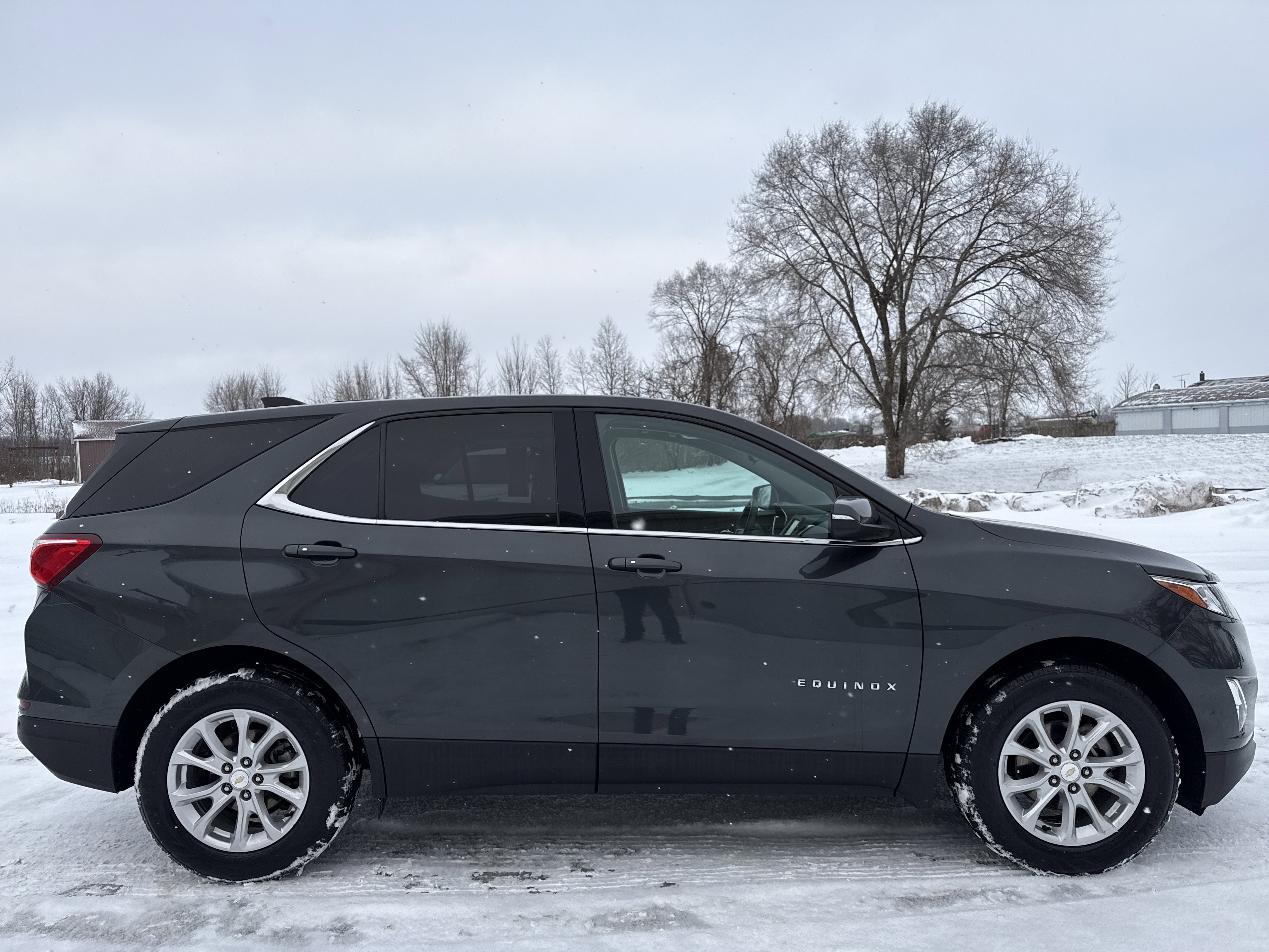 Used 2018 Chevrolet Equinox LT image 3