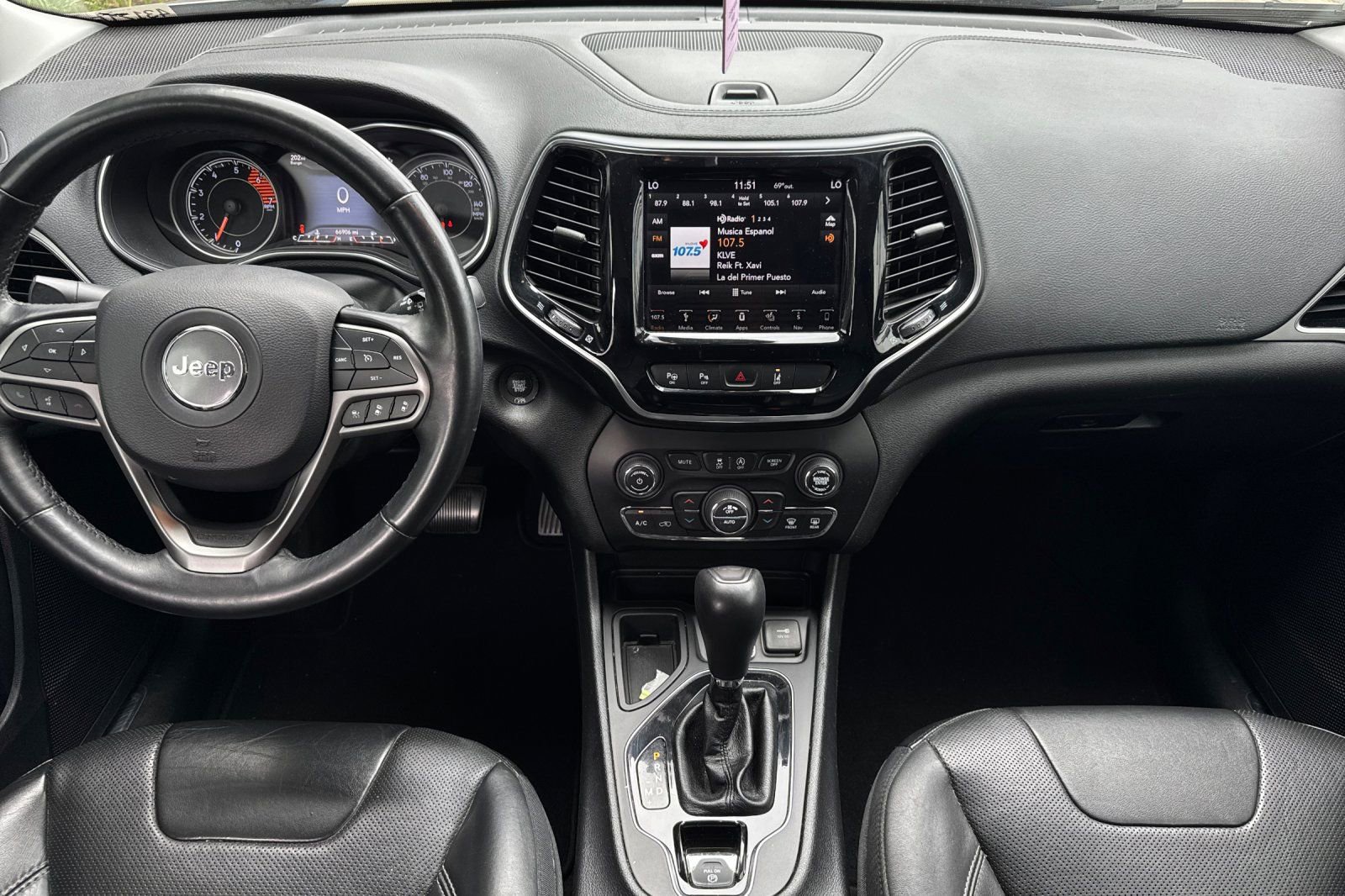 Used 2019 Jeep Cherokee Limited w/ Luxury Group image 9