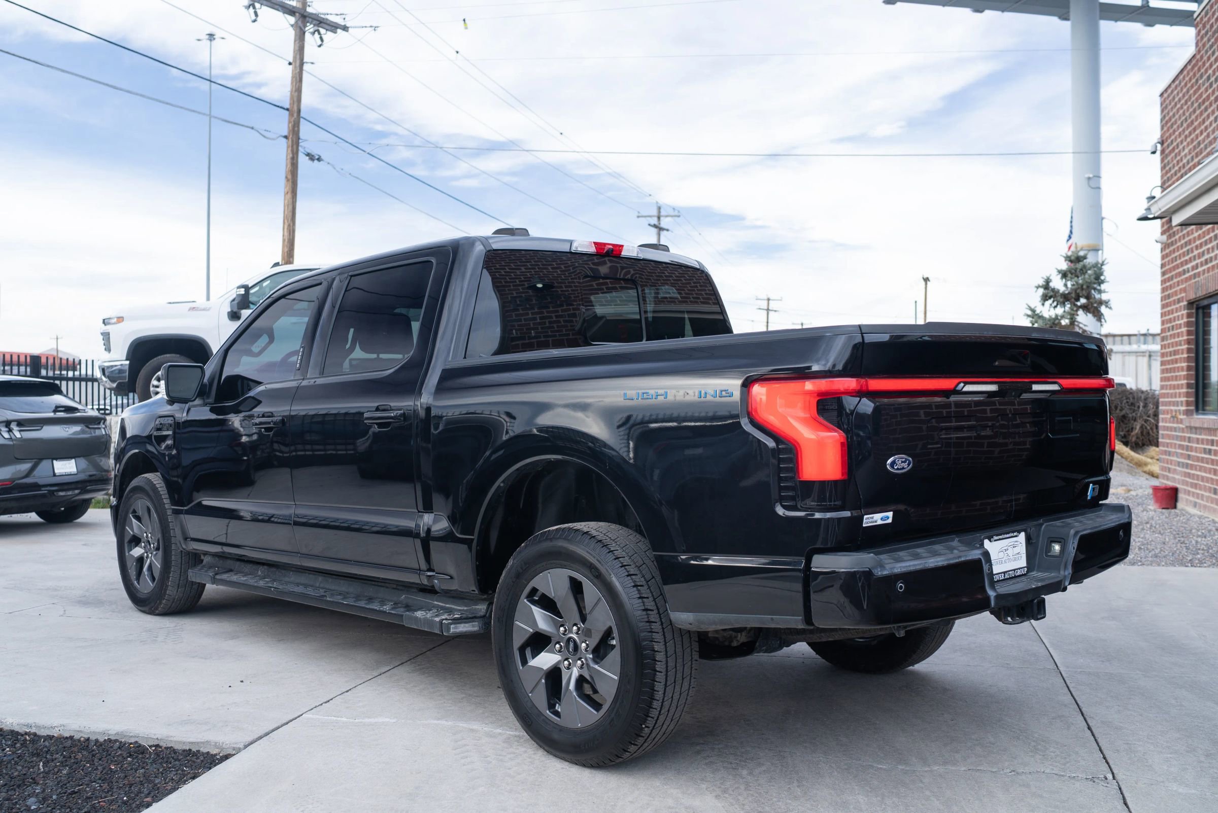 Used 2022 Ford F150 Lightning Lariat image 5