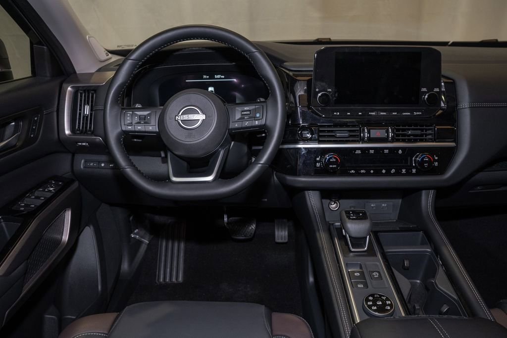 New 2025 Nissan Pathfinder Platinum w/ Lighting Package (N92) image 5