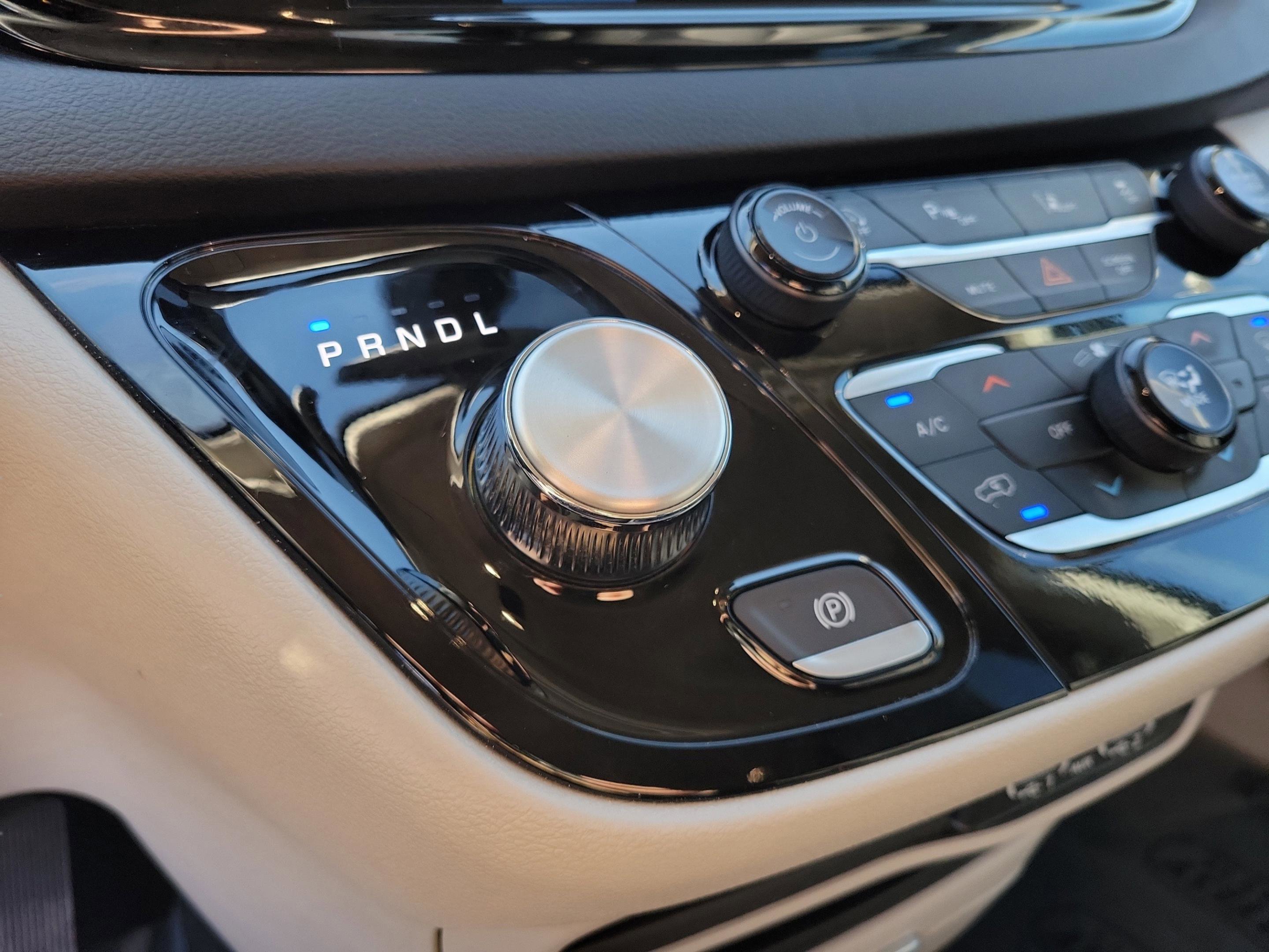 Used 2024 Chrysler Pacifica Touring-L image 32