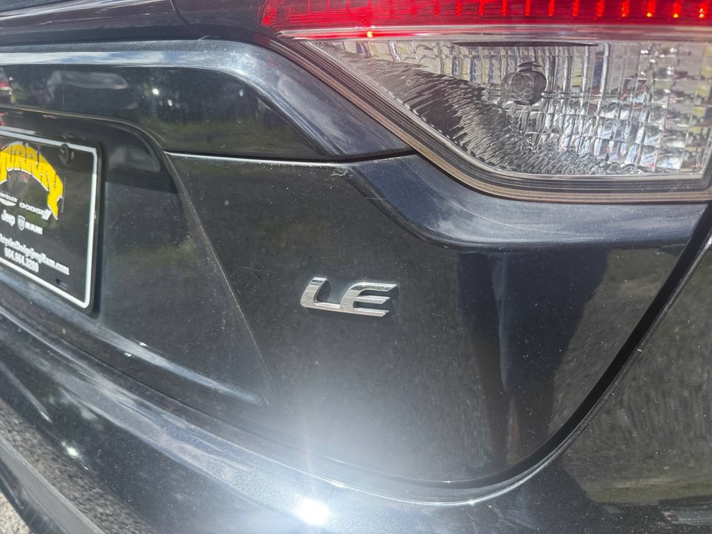 Used 2020 Toyota Corolla LE FWD image 16