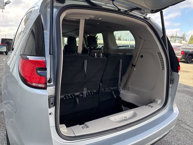 Used 2023 Chrysler Pacifica Limited image 21