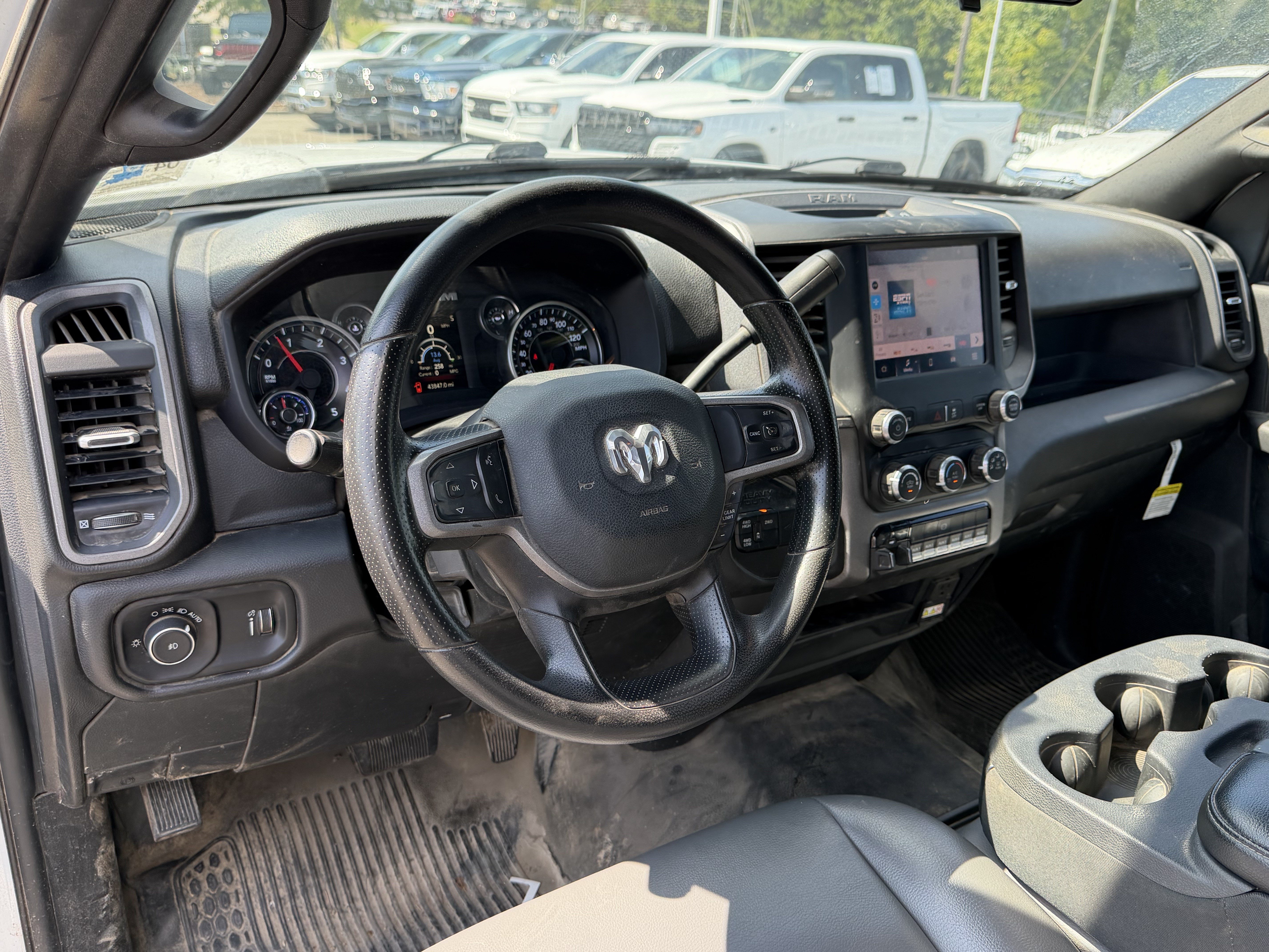 Used 2024 RAM 3500 Tradesman w/ Chrome Appearance Group AWD/4WD image 11