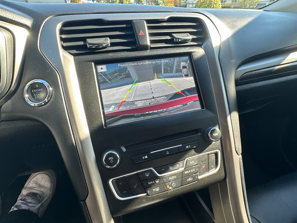 Used 2017 Ford Fusion SE w/ Fusion SE Technology Package AWD/4WD image 13