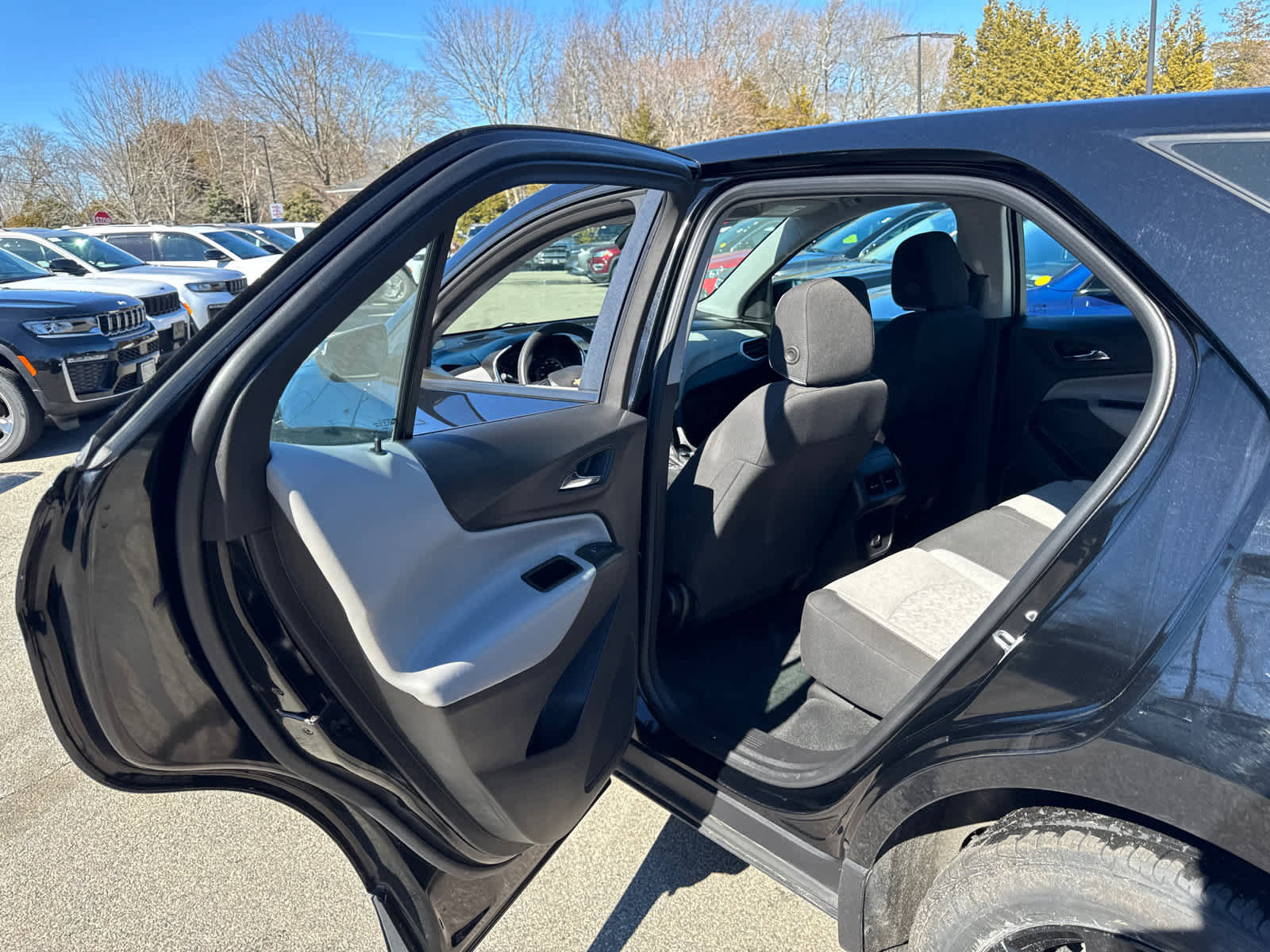 Used 2023 Chevrolet Equinox LS w/ Midnight Edition image 26