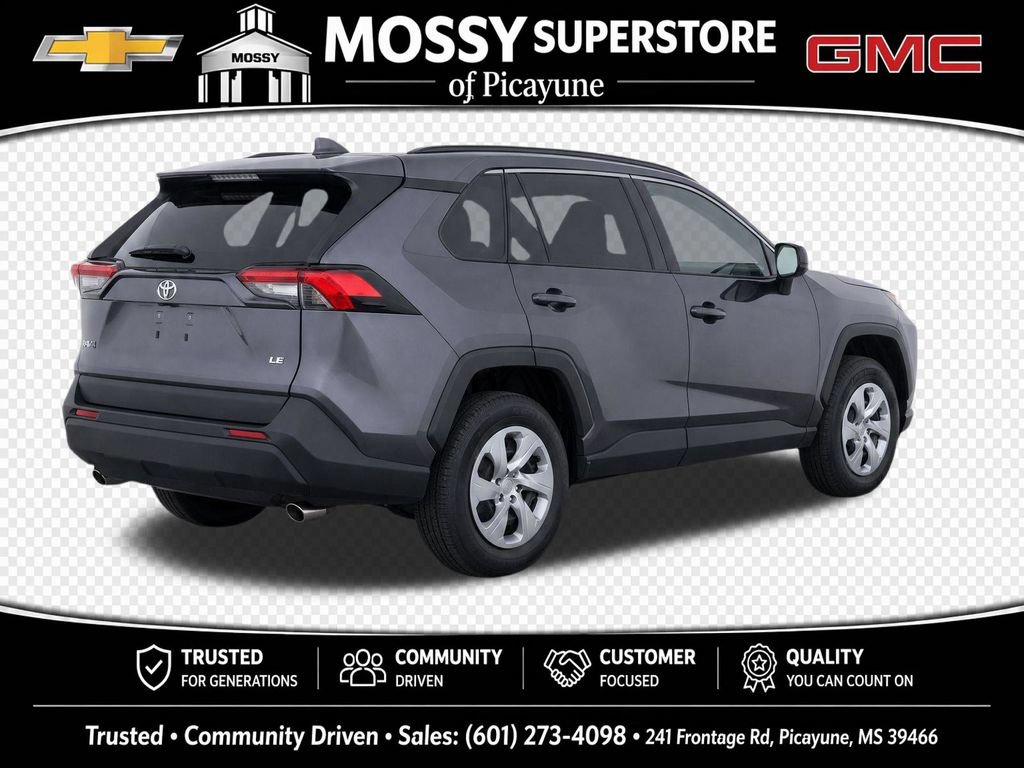 Used 2021 Toyota RAV4 LE FWD image 4