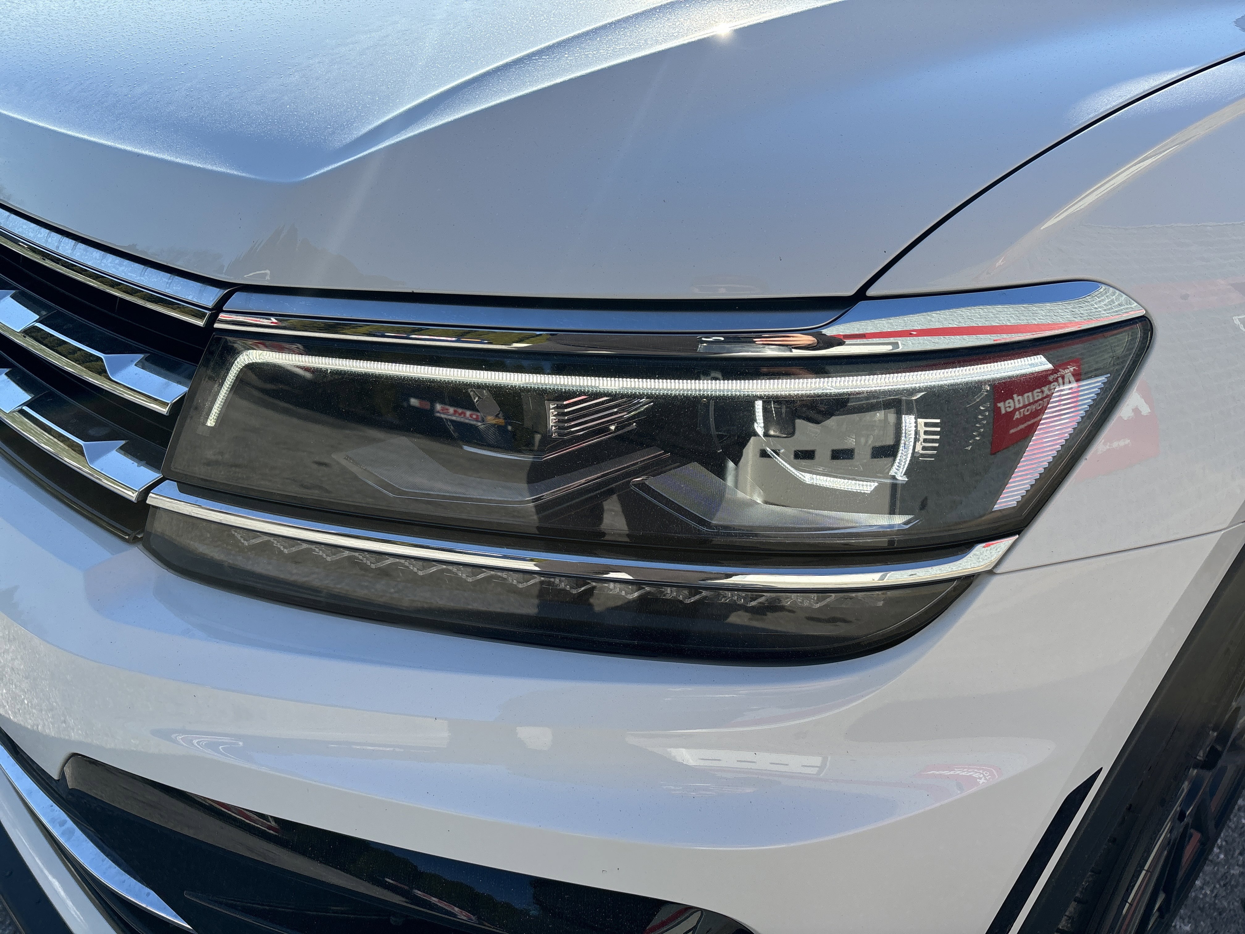 Used 2021 Volkswagen Tiguan SEL Premium R-Line image 10