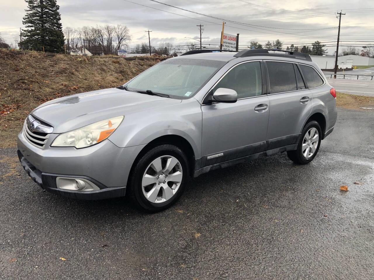 Used 2011 Subaru Outback 2.5i Premium w/ All-Weather Pkg AWD/4WD image 3