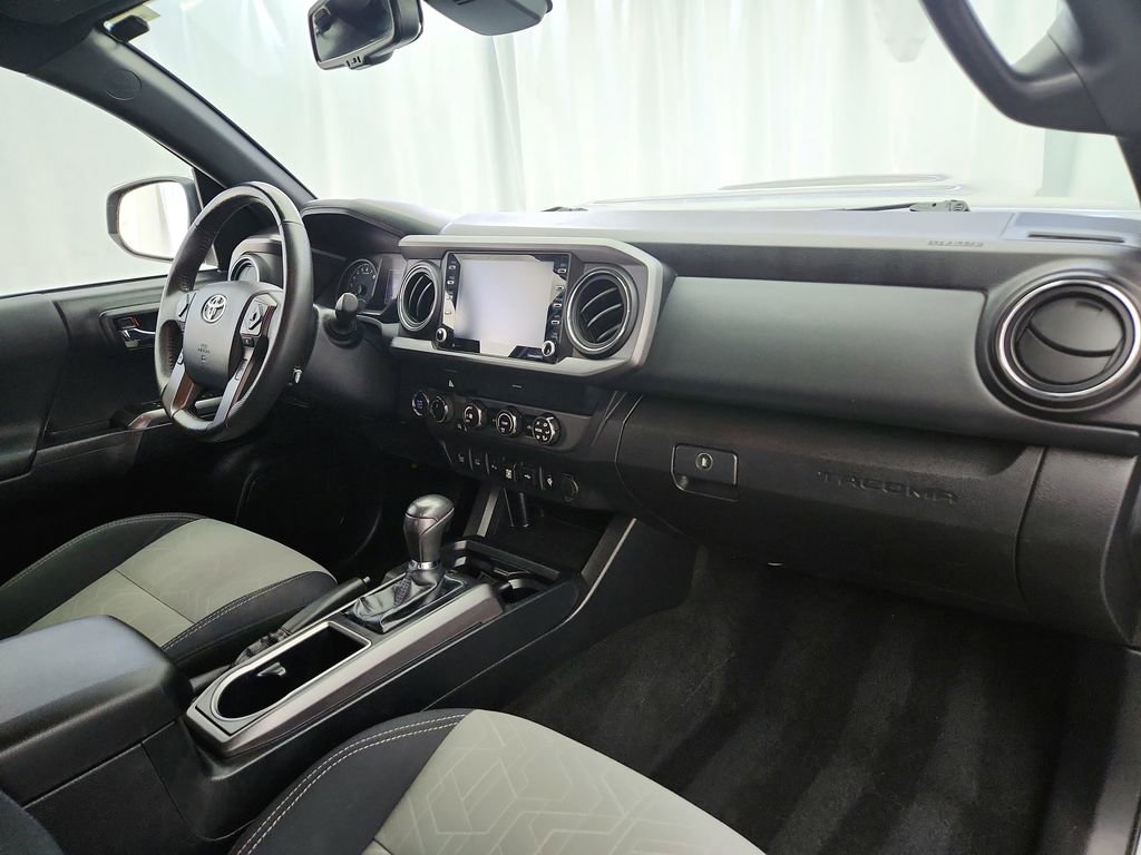 Used 2020 Toyota Tacoma TRD Sport w/ Technology Package AWD/4WD image 26