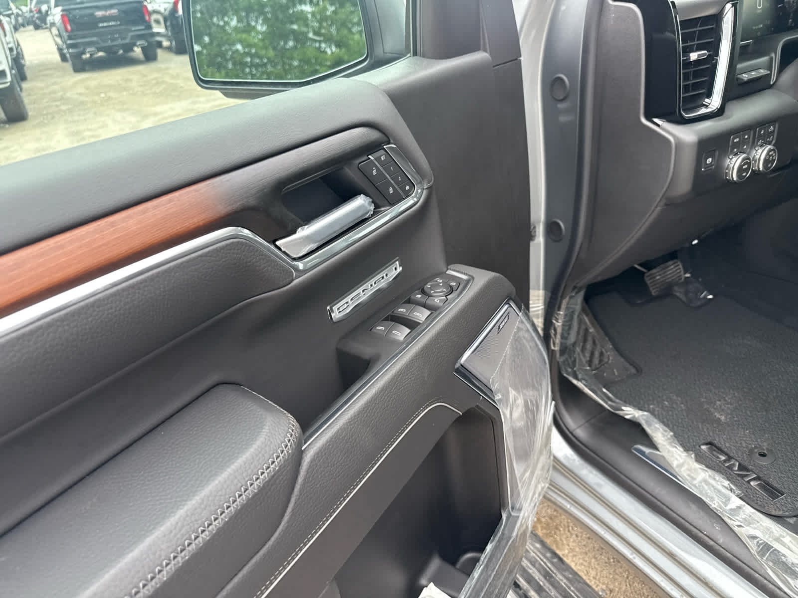 New 2026 GMC Sierra 1500 Denali w/ Technology Package AWD/4WD image 12