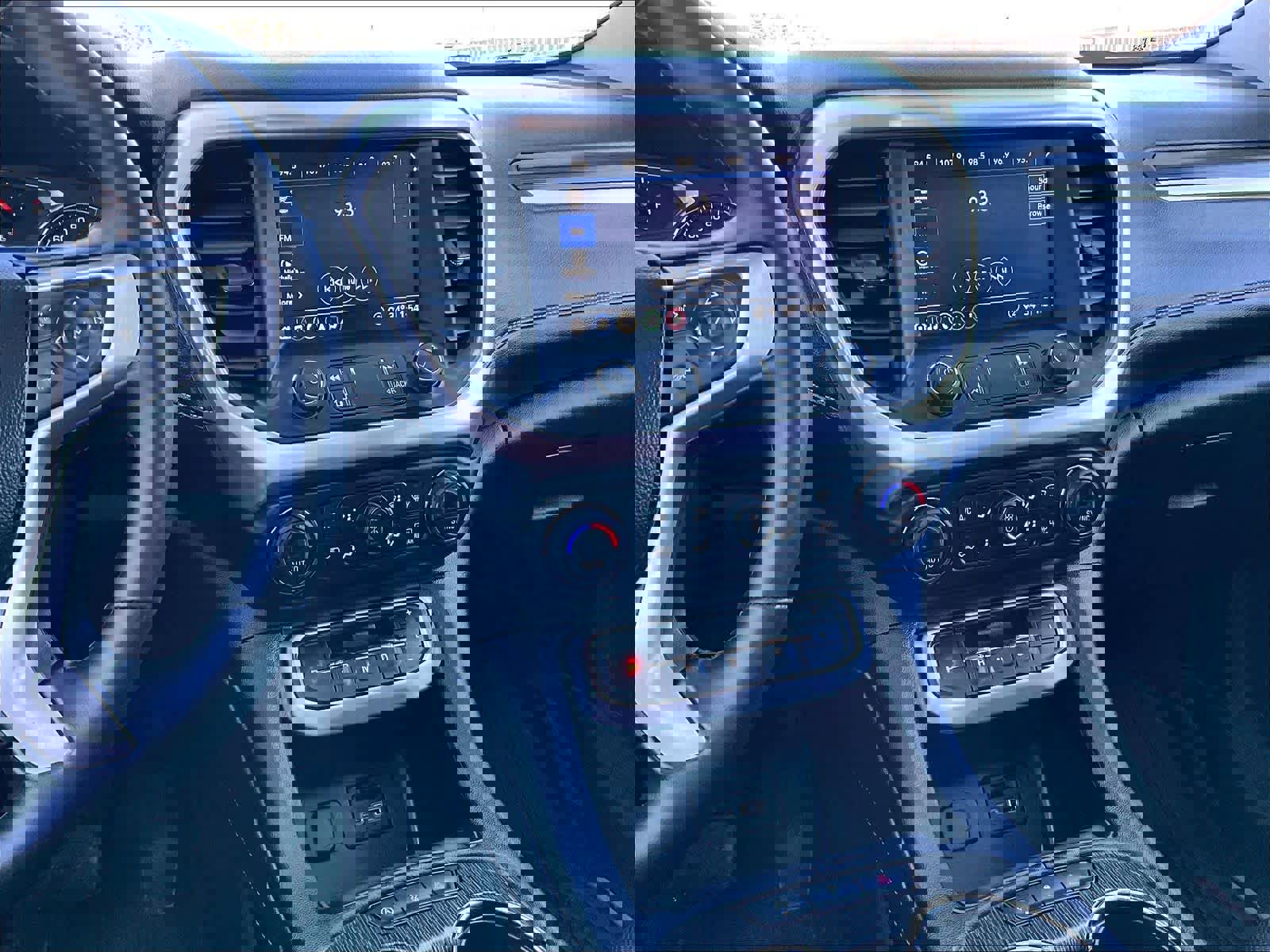 Used 2023 GMC Acadia SLT w/ Elevation Edition image 18