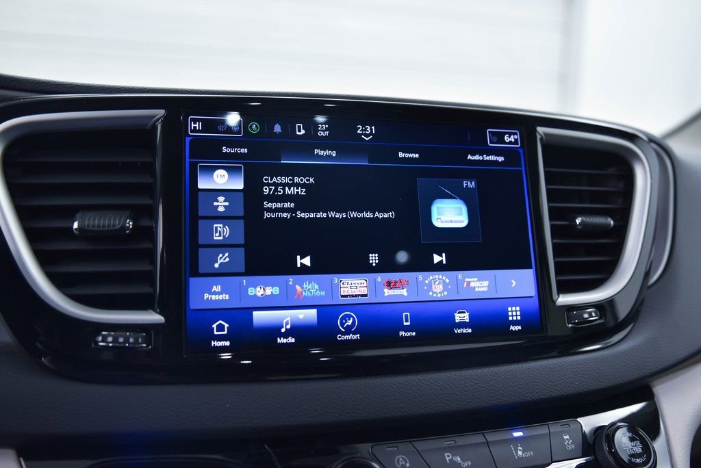 Used 2023 Chrysler Pacifica Touring-L image 20