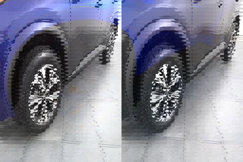 Used 2023 Nissan Rogue SV image 29