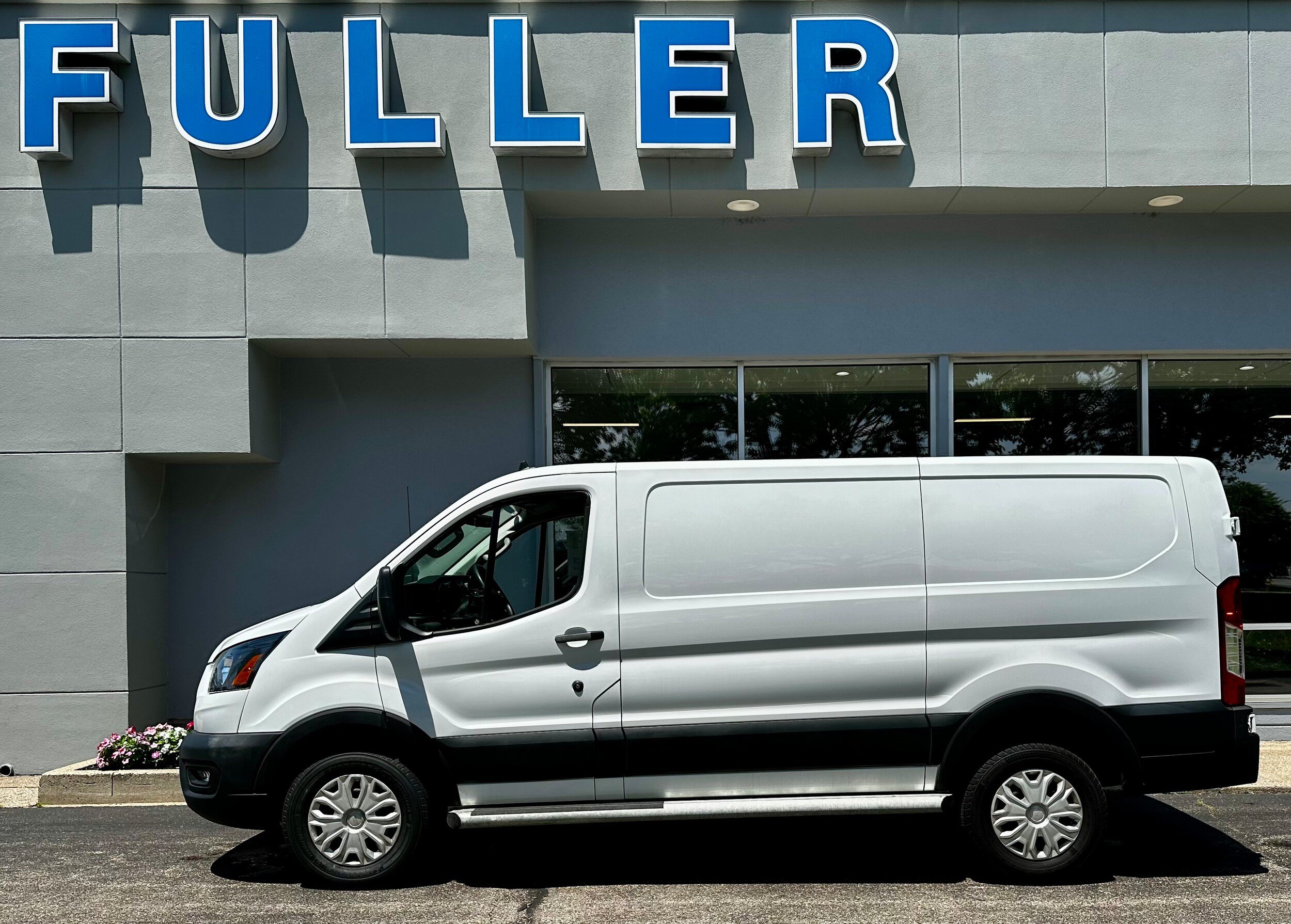 Used 2024 Ford Transit 250 Low Roof w/ Exterior Upgrade Package RWD image 2