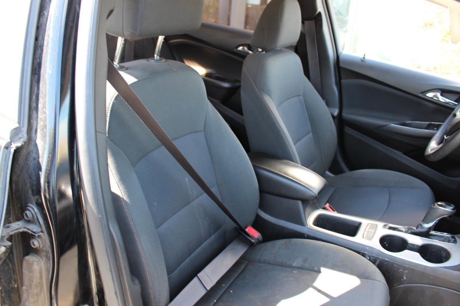 Used 2017 Chevrolet Cruze LS FWD image 16