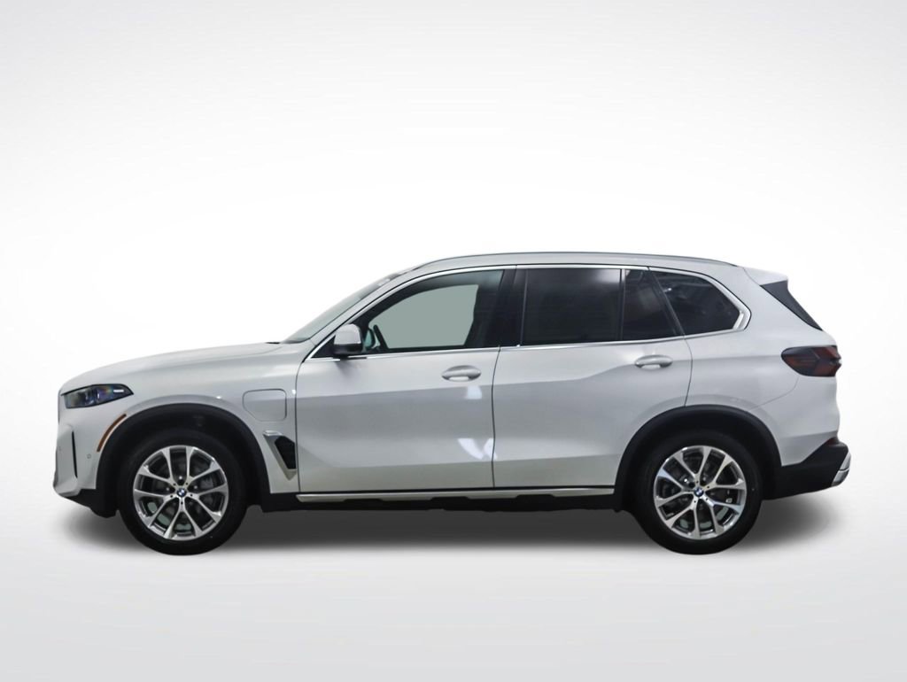 New 2026 BMW X5 xDrive50e w/ Climate Comfort Package AWD/4WD image 2