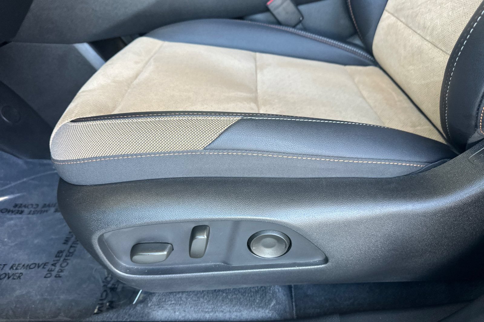 Used 2025 Chevrolet Equinox ACTIV w/ Safety and Technology Package AWD/4WD image 13