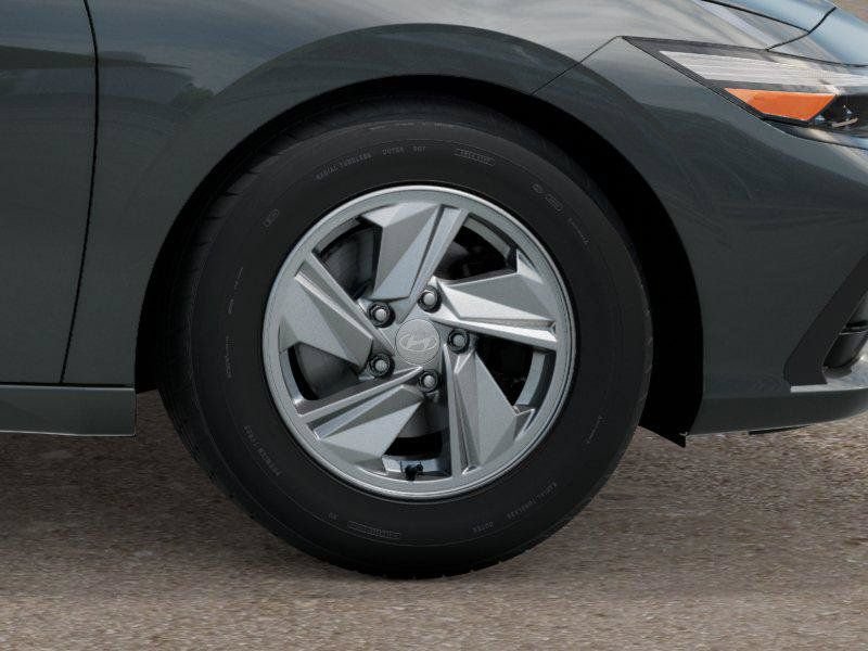 Used 2026 Hyundai Elantra SE FWD image 8