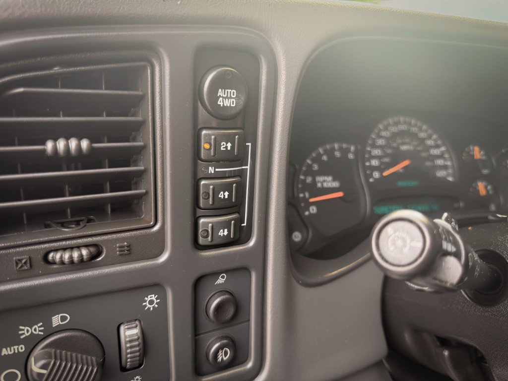 Used 2003 GMC Sierra 1500 SLT w/ SLT Preferred Equipment Group AWD/4WD image 23