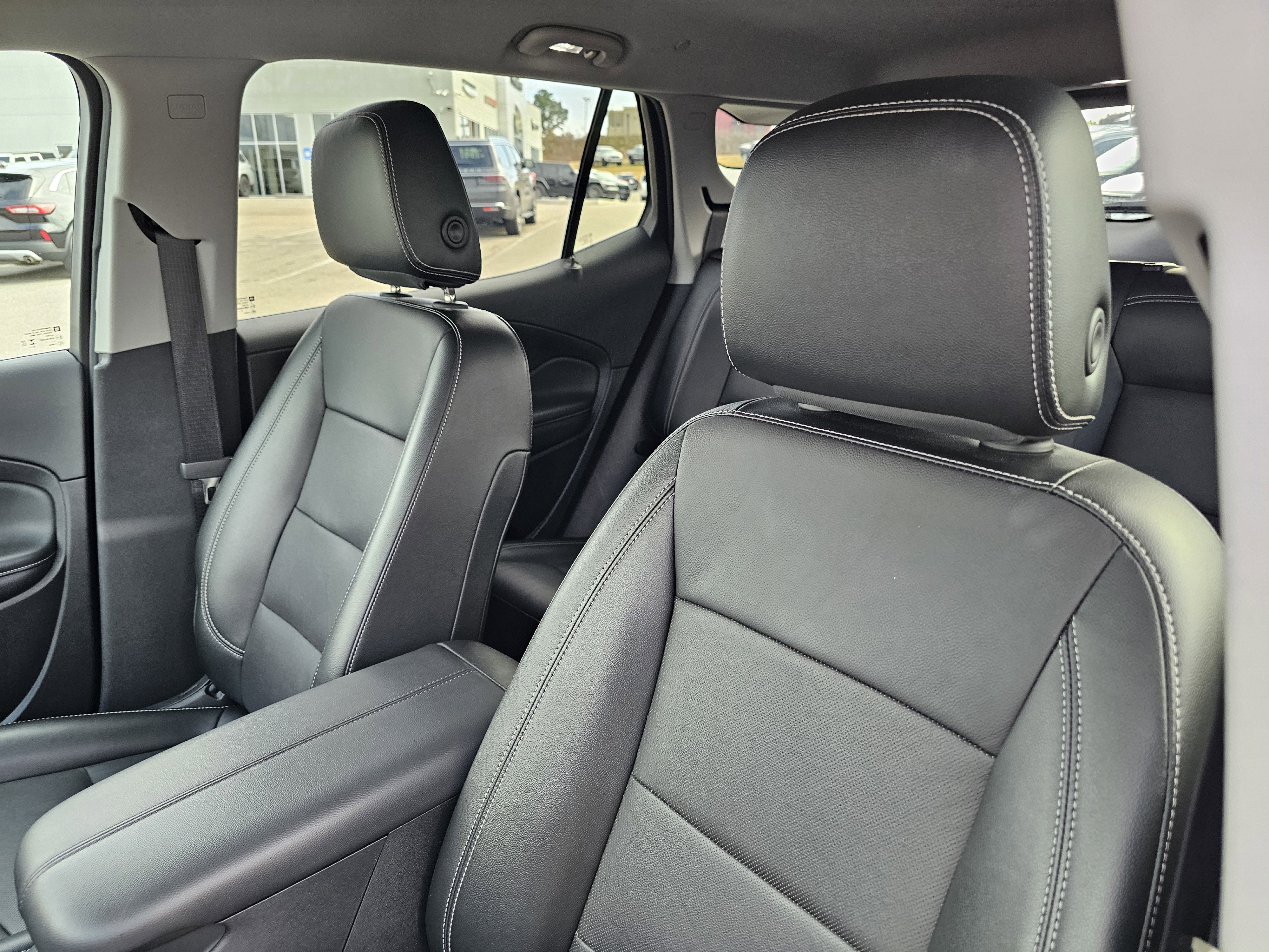 Used 2024 GMC Terrain SLT image 17