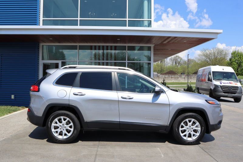 Used 2017 Jeep Cherokee Latitude w/ Cold Weather Group image 2