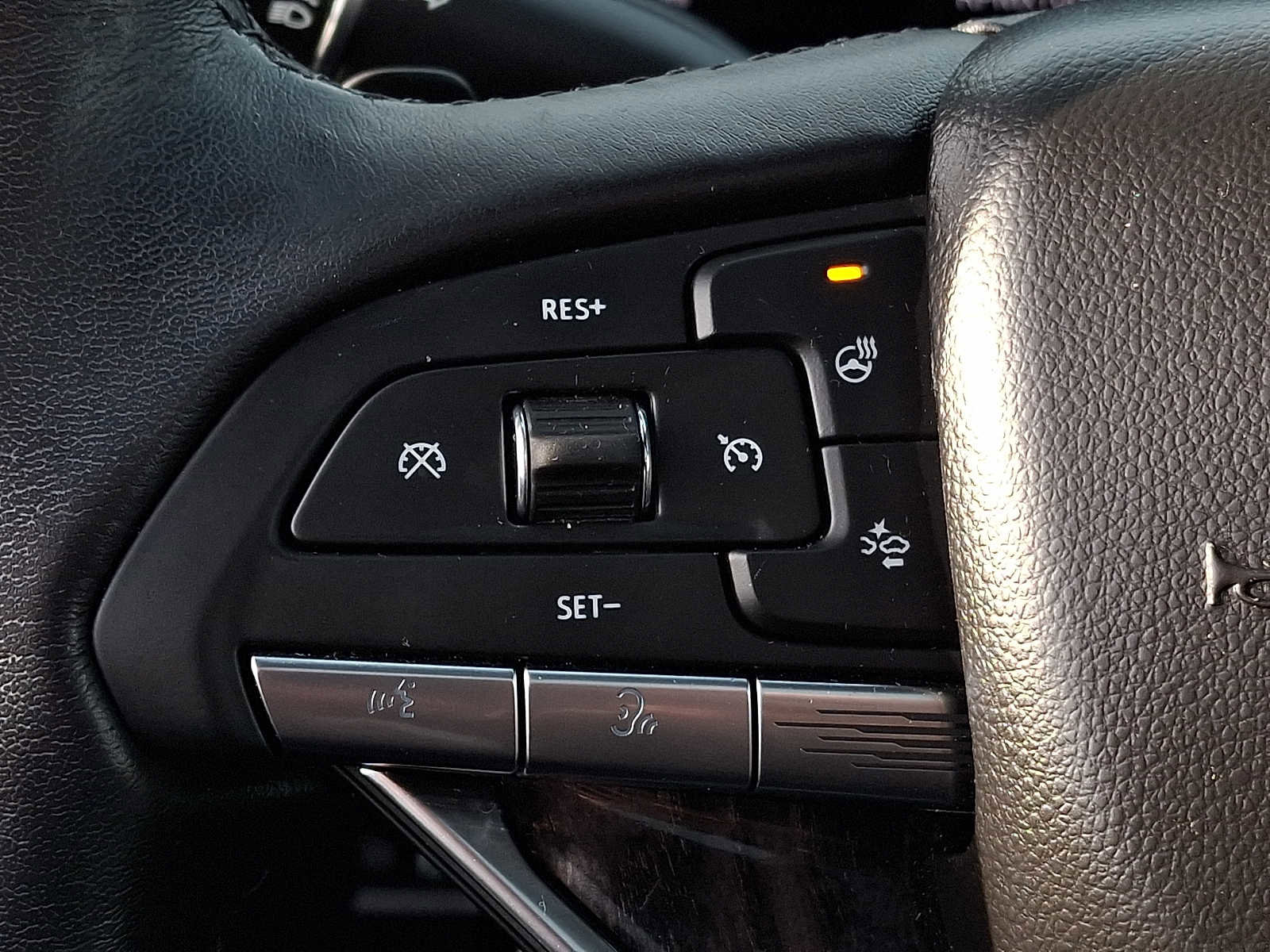 Used 2022 Cadillac Escalade Premium Luxury image 16