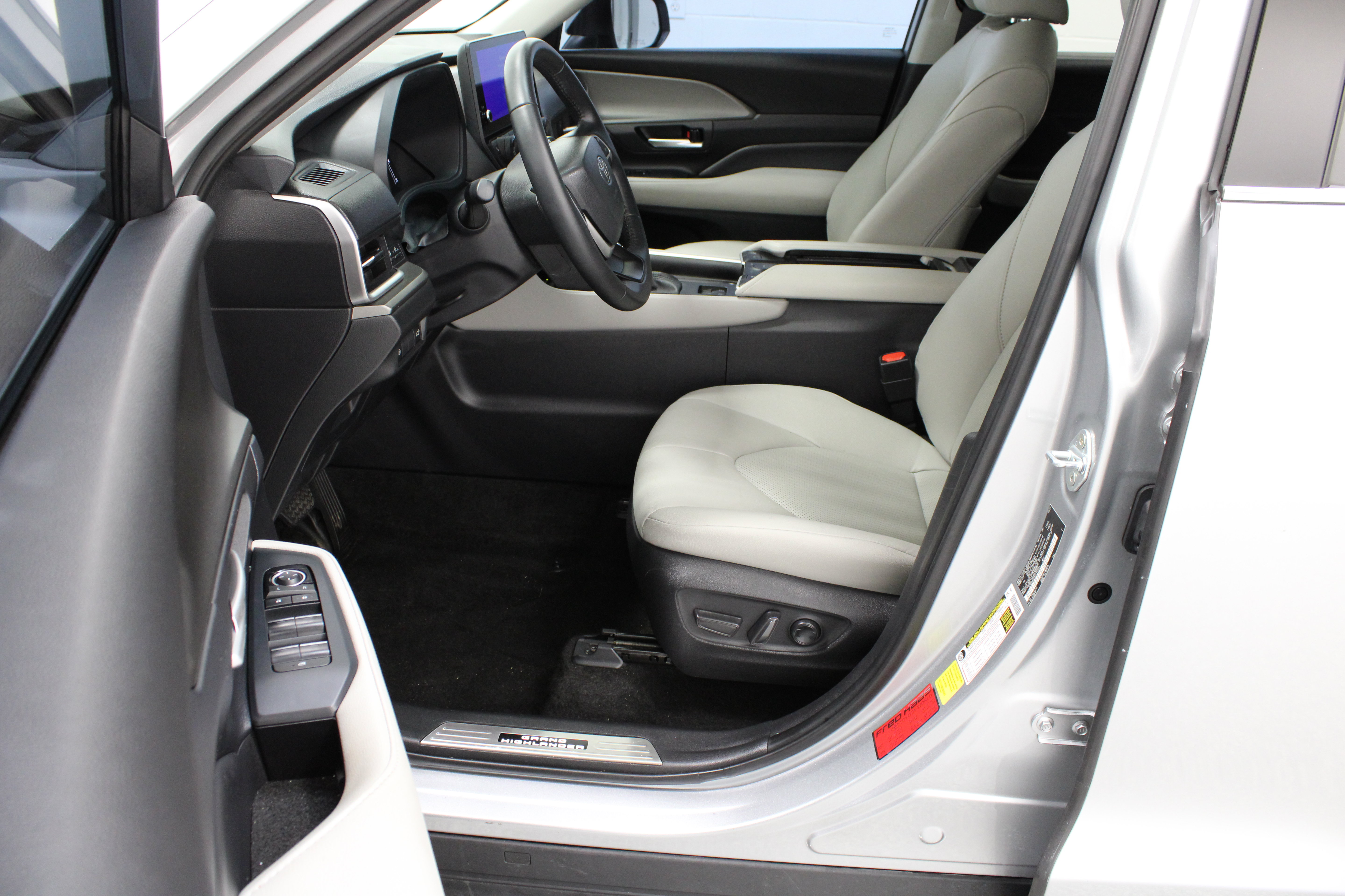 Used 2026 Toyota Grand Highlander AWD image 14