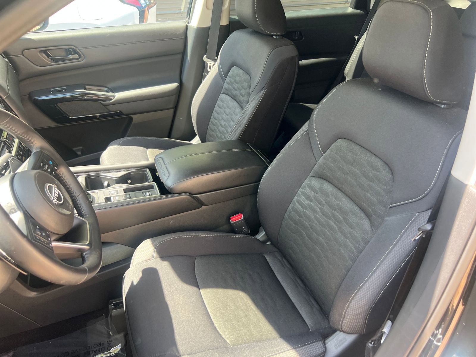 Used 2025 Nissan Pathfinder SV FWD image 25