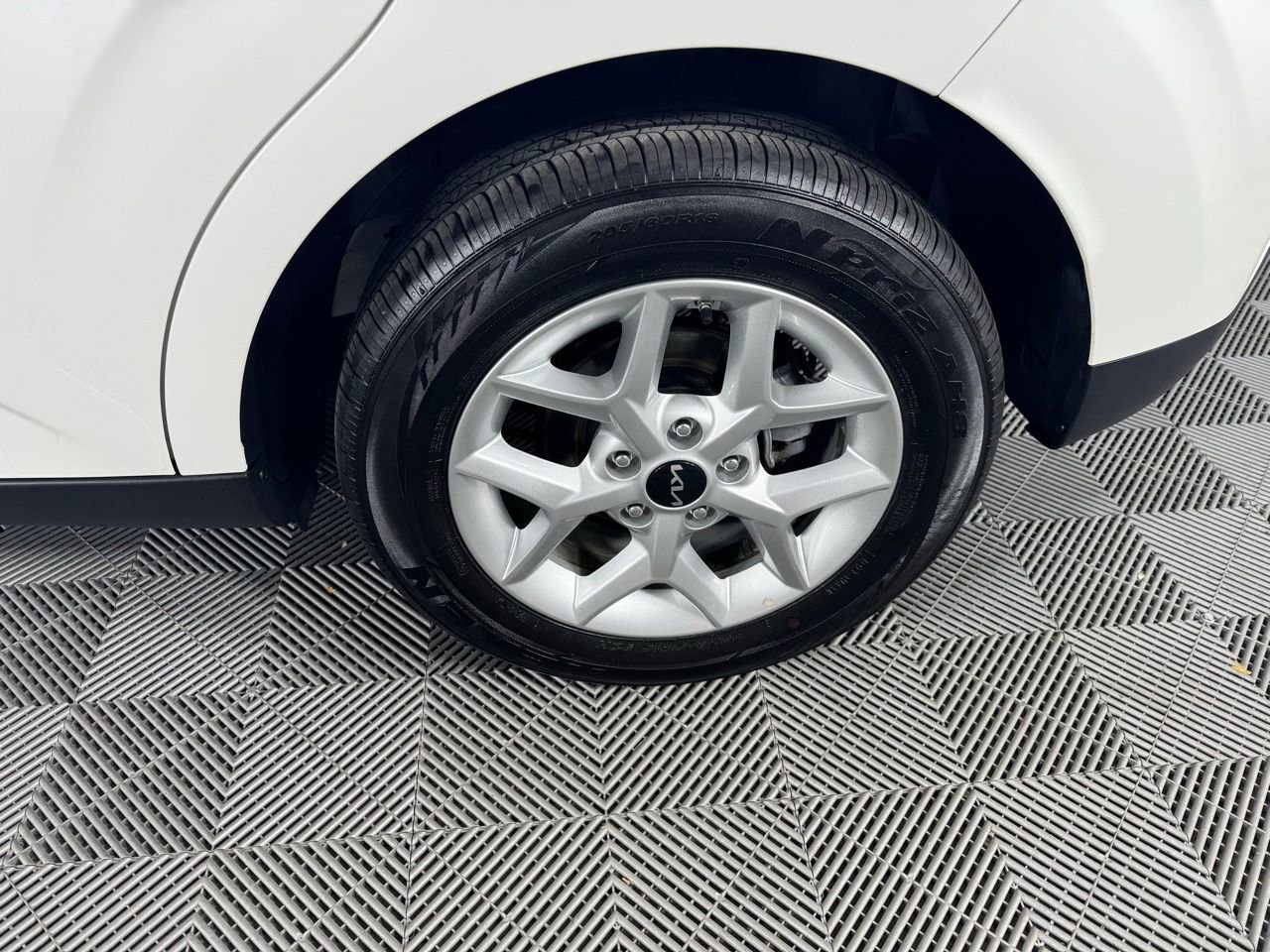 Used 2025 Kia Soul LX w/ LX Technology Package FWD image 44