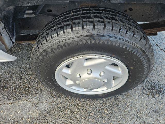 Used 2011 Ford E-350 and Econoline 350 XLT RWD image 39