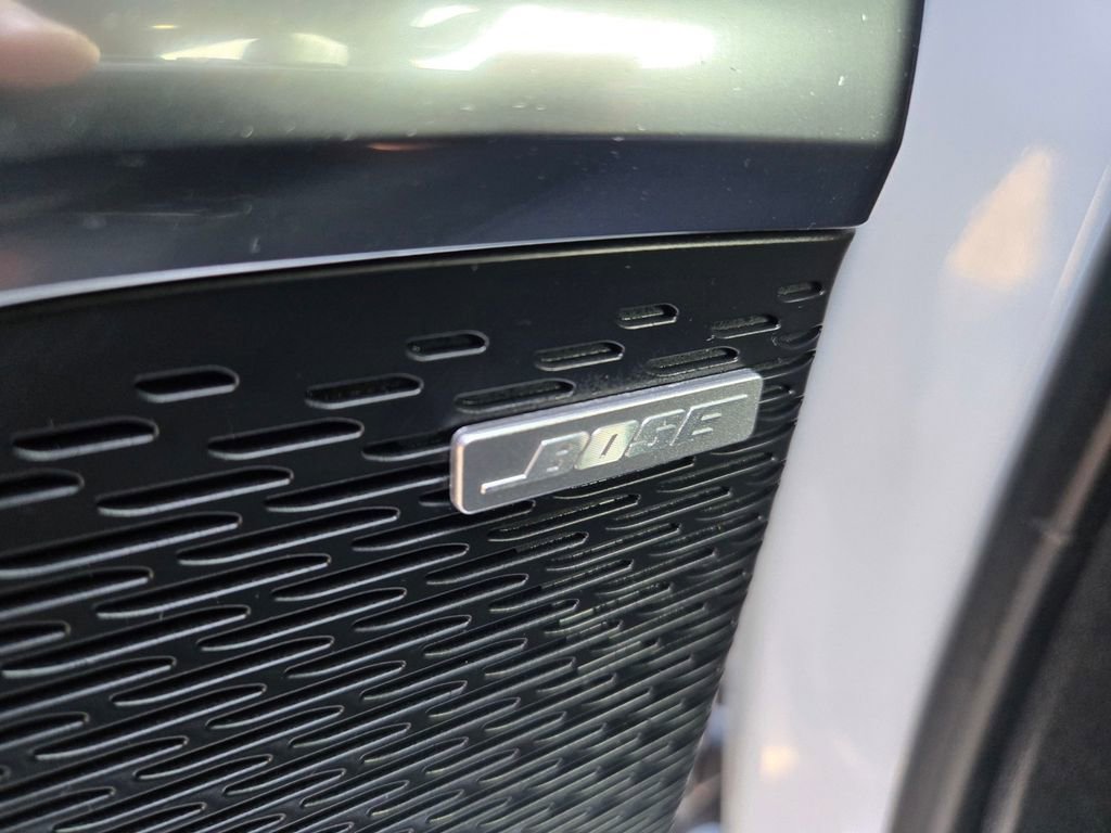 Used 2025 Chevrolet Traverse RS image 38