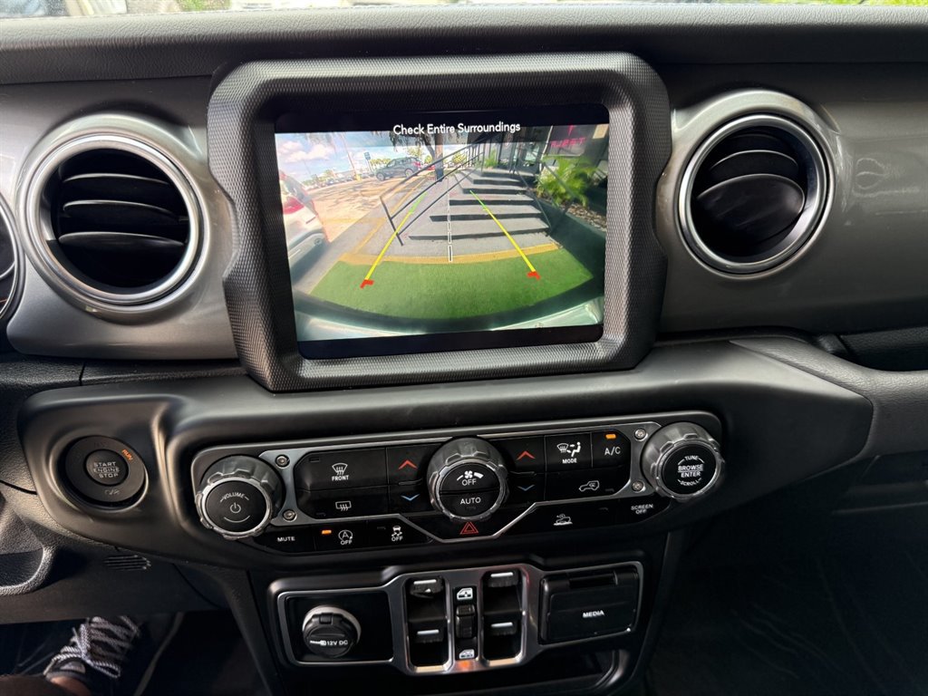 Used 2021 Jeep Wrangler Unlimited Sahara w/ Uconnect 4C Nav & Sound Group AWD/4WD image 28