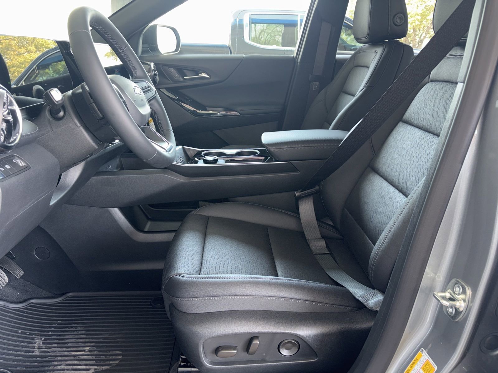 New 2026 Chevrolet Equinox LT w/ Convenience Package II image 14