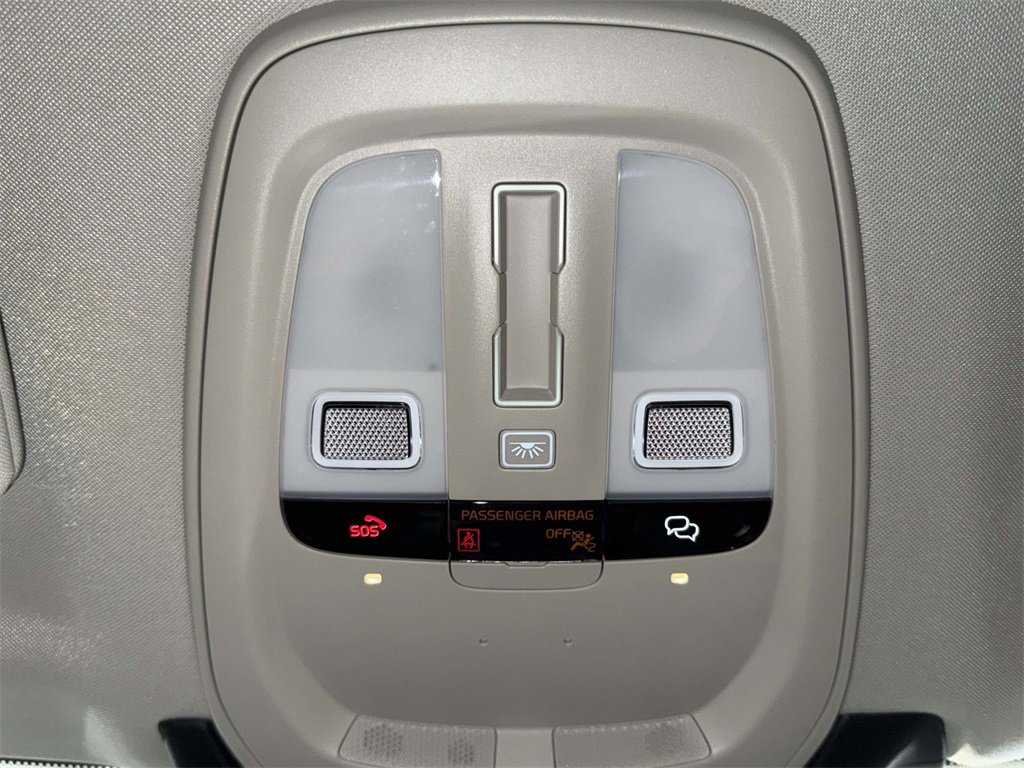 Used 2025 Volvo XC90 T8 Plus image 26