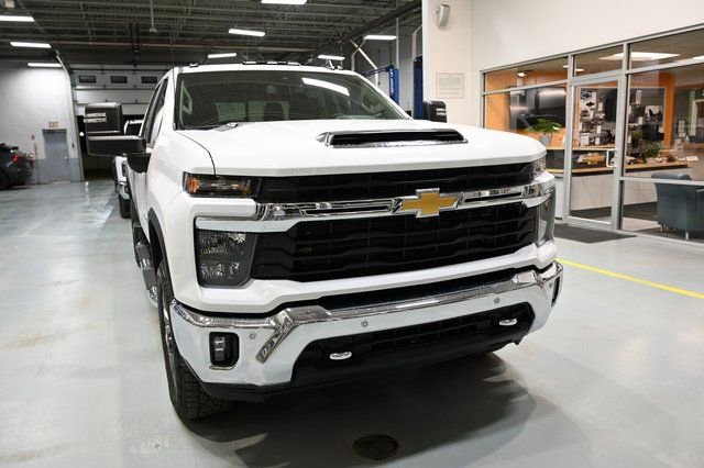 New 2026 Chevrolet Silverado 2500 LT image 3