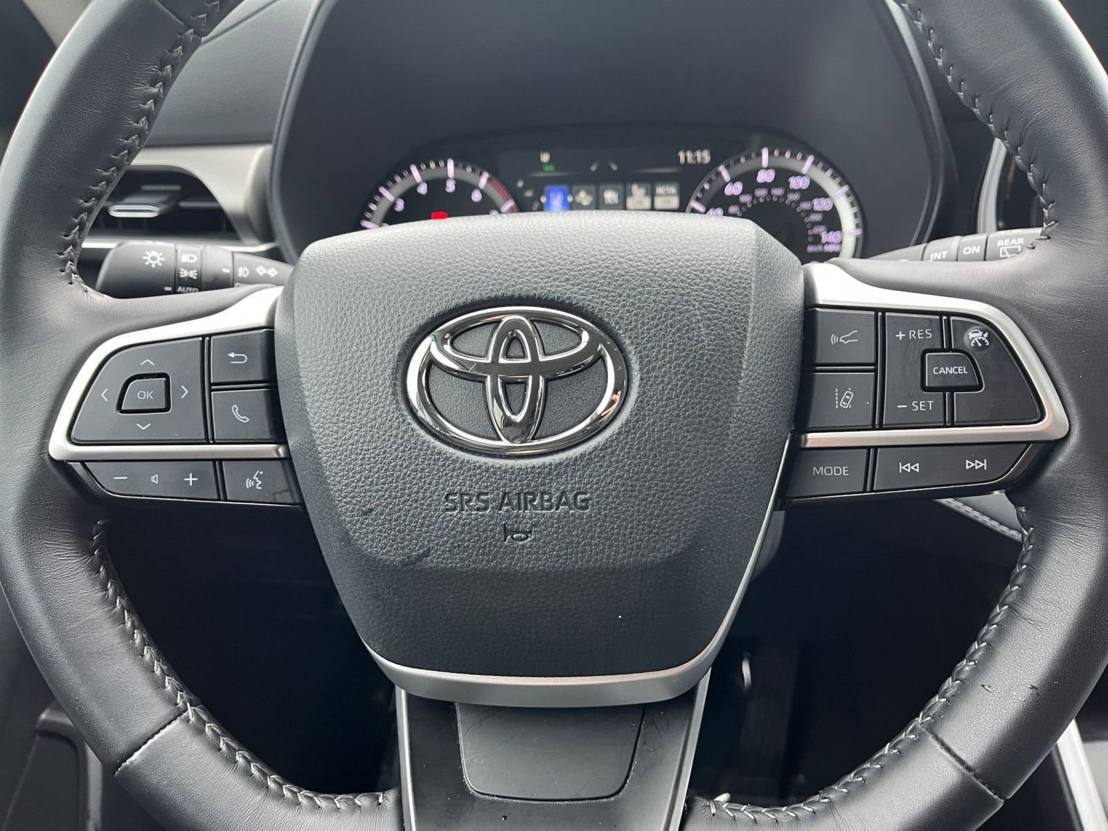 Used 2025 Toyota Highlander LE image 29