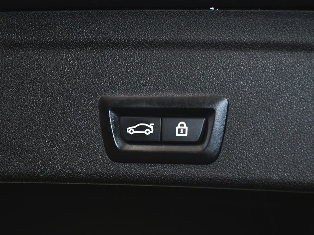 Used 2022 BMW X6 xDrive40i w/ Executive Package image 72