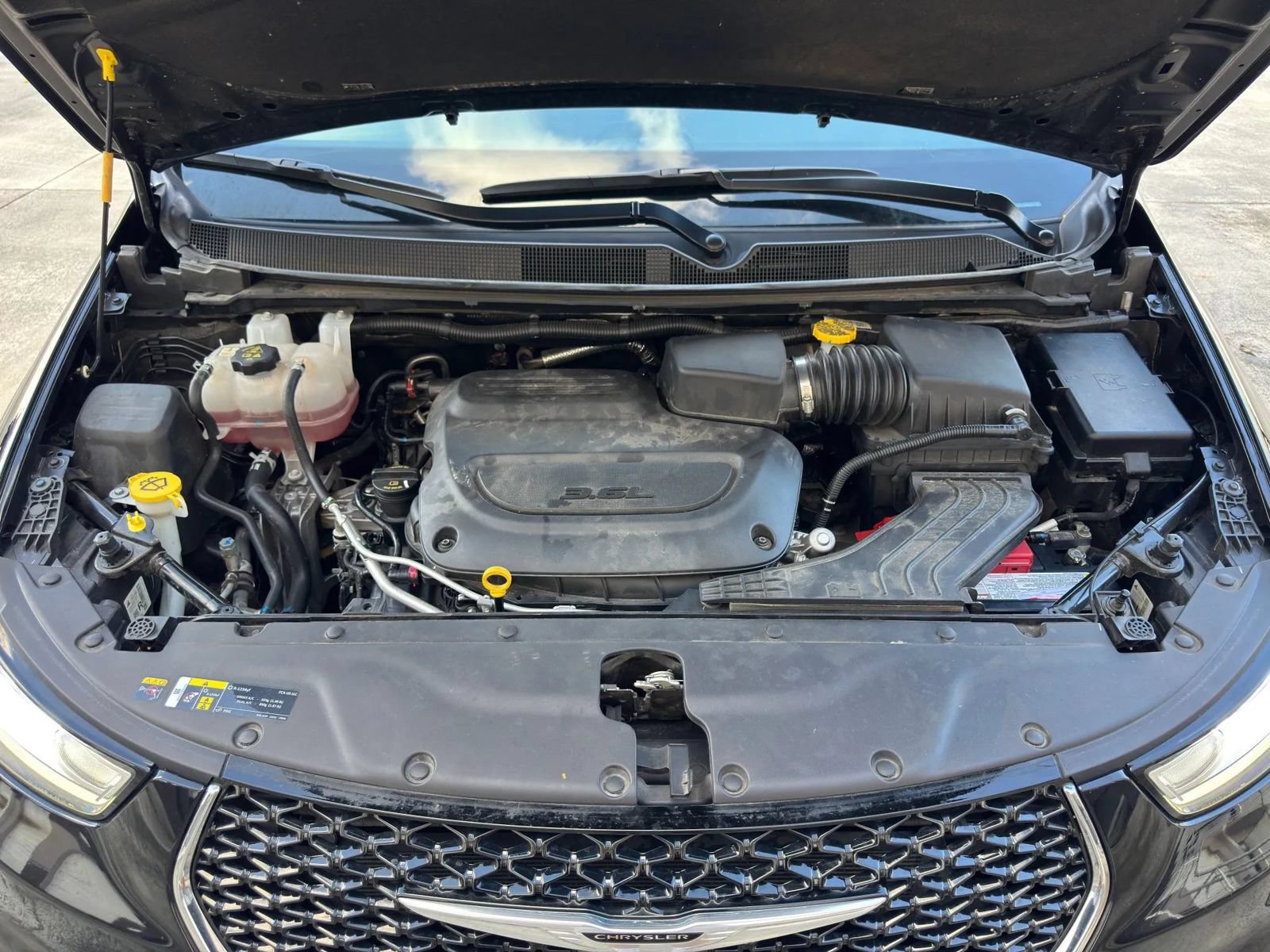 Used 2025 Chrysler Pacifica Select FWD image 19