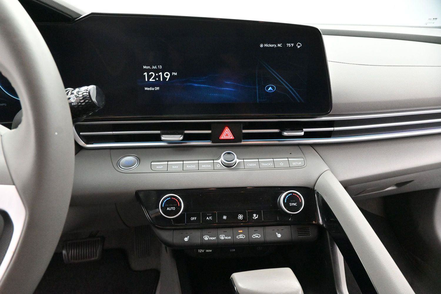 Used 2024 Hyundai Elantra SEL w/ Convenience Package FWD image 19