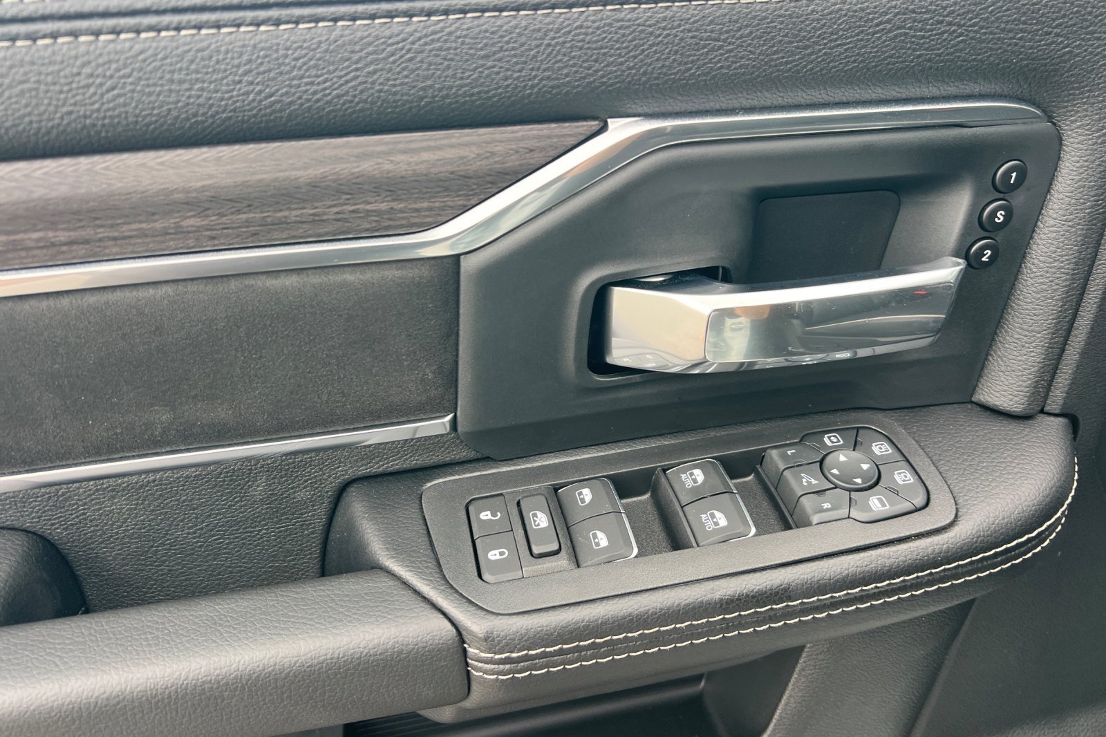 New 2026 RAM 3500 Laramie AWD/4WD image 12