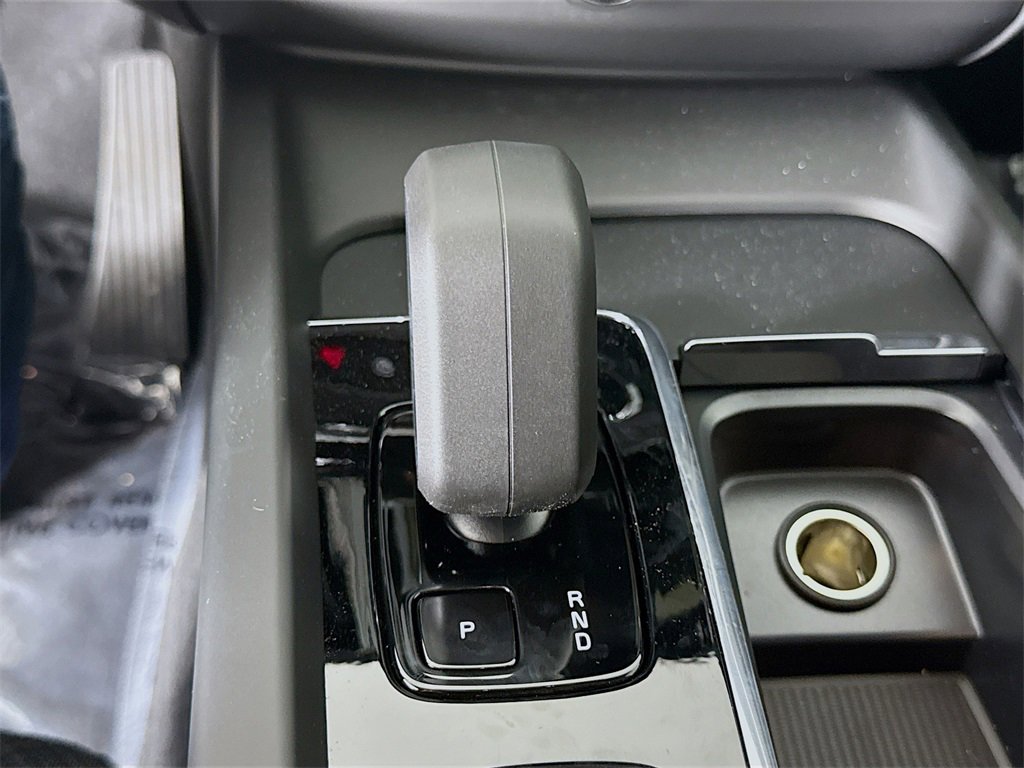 Used 2025 Volvo XC60 B5 Core w/ Protection Package Premier image 17