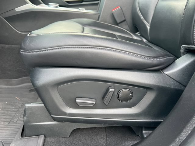 Used 2023 Ford Explorer XLT w/ Equipment Group 202A AWD/4WD image 16